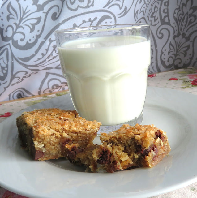 Coconut Cookie Bars (small batch) &ndash; Sixtack