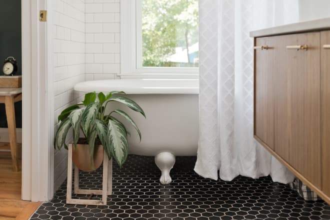 The $39 Find That’ll Add So Much Extra Storage Space to Your Tiny Bathroom
