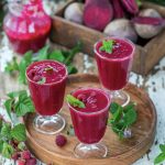 Red beetroot and raspberry smoothies (vegetarian)