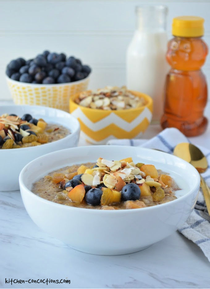 Slow Cooker Blueberry Peach Oatmeal